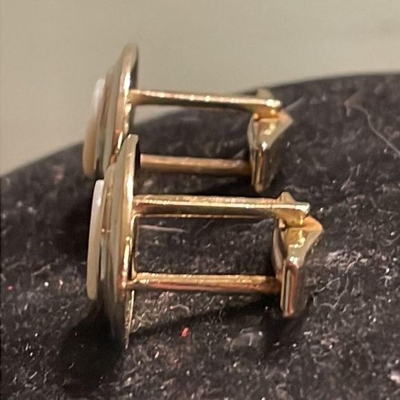 Vintage MCM 1950s oval gold tone & round Mother-of-Pearl whale back cuff links - Picture 8 of 14